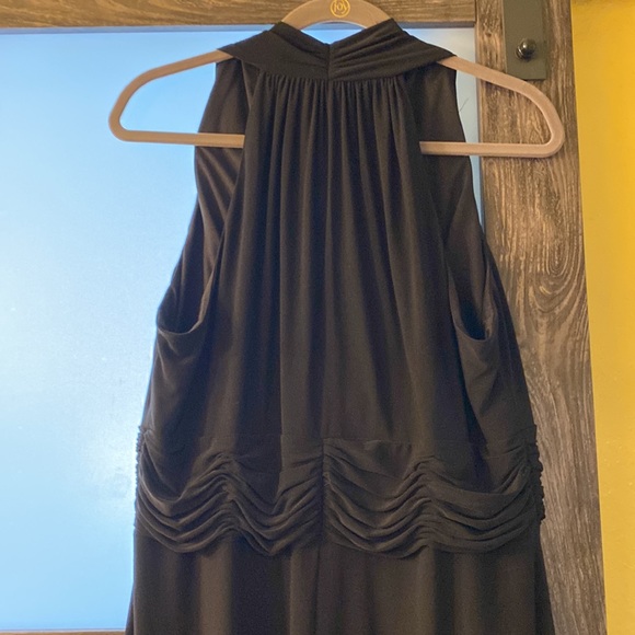Jones Wear Dresses & Skirts - JONES WEAR 💎BLACK SLEEVELESS MIDI DRESS. V-Pleated Neckline. Size 16 (GUC) 🛍